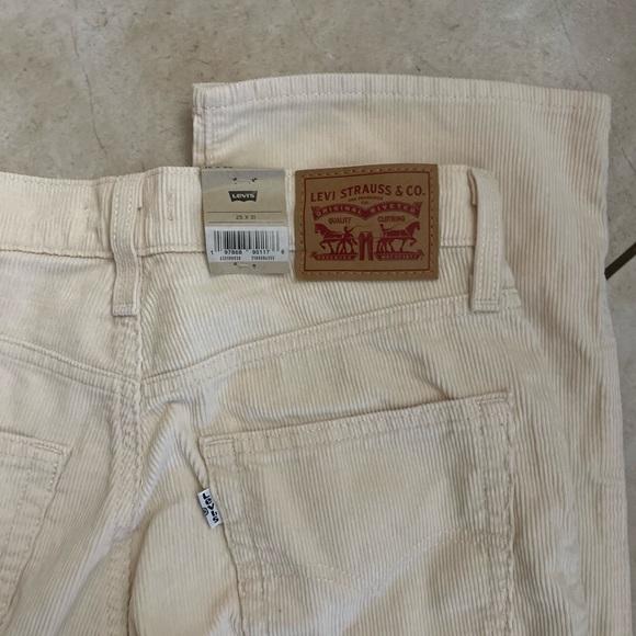 NWT Levi's Women's 94 Baggy Jeans (white swan-corduroy) size 25 - Picture 7 of 8